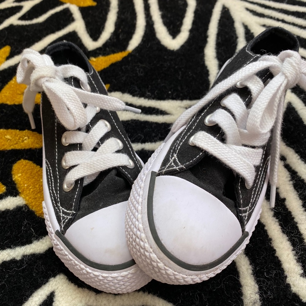 Kids 10 1/2 Airwalk Converse-style shoes